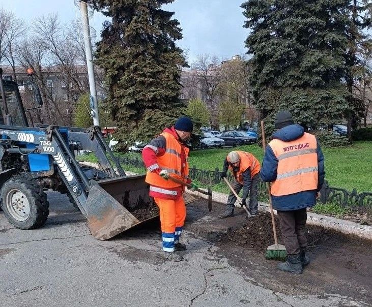 Коммунальными службами проведены работы на территории города Коммунальными службами проведены работы на территории города