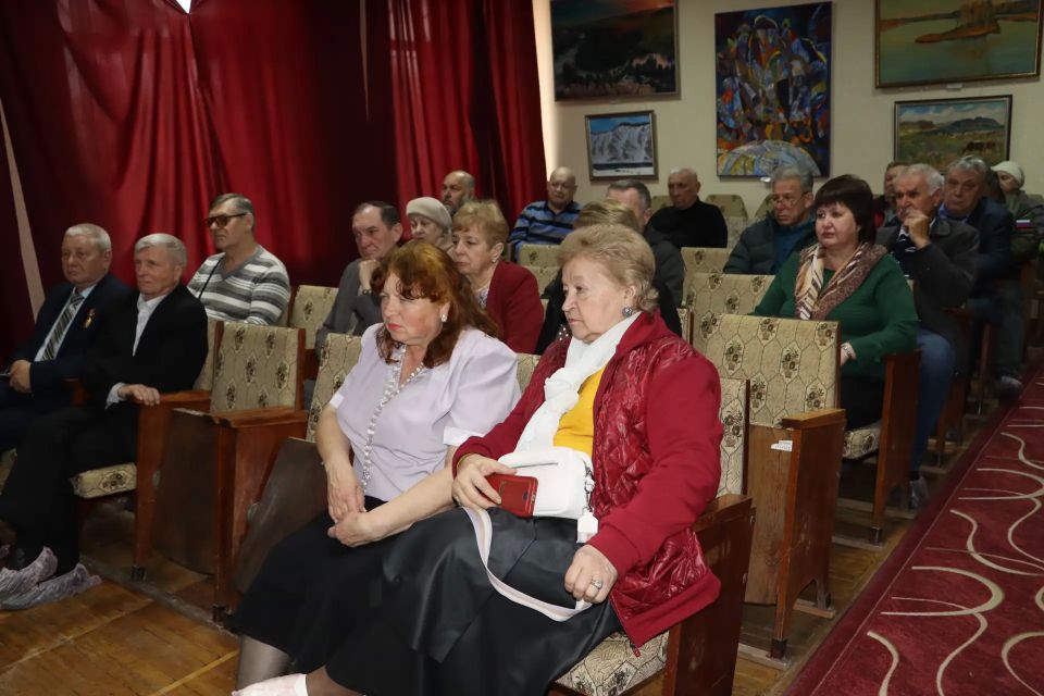 В Стаханове ветераны обсудили подготовку к майским праздникам В Стаханове ветераны обсудили подготовку к майским праздникам