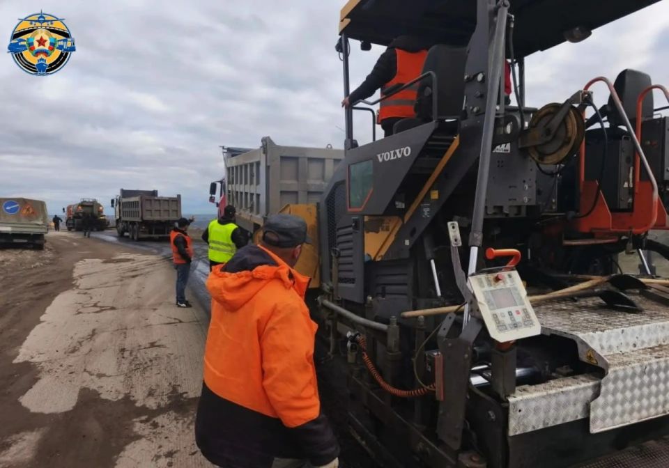 В Перевальском округе восстанавливают 30 километров дорог В Перевальском округе восстанавливают 30 километров дорог