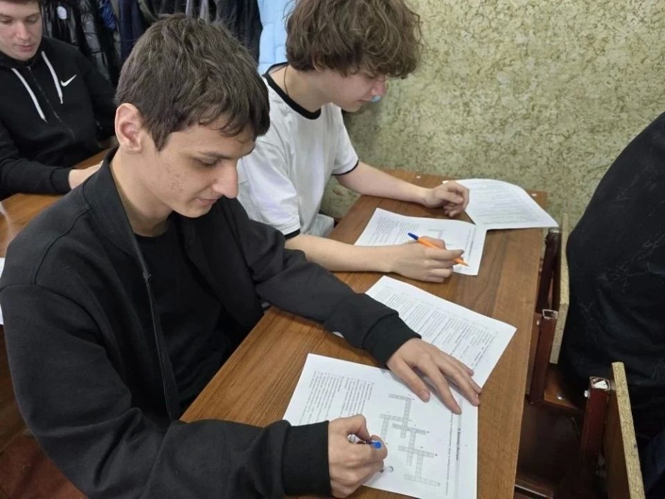 В луганской школе №16 прошёл «Избирательный диктант» для старшеклассников В луганской школе №16 прошёл «Избирательный диктант» для старшеклассников