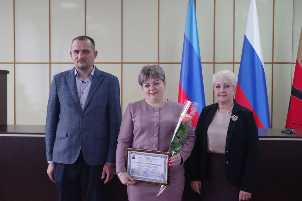 В Славяносербске торжественно поздравили с Днем местного самоуправления В Славяносербске торжественно поздравили с Днем местного самоуправления