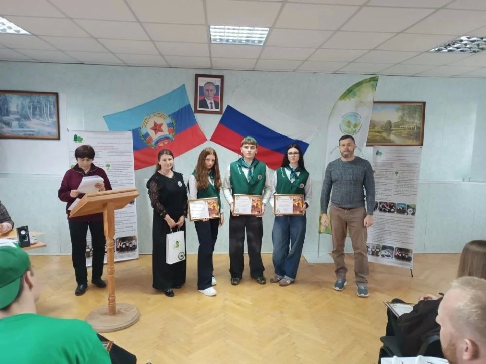 В Луганске прошел второй республиканский слет школьных лесничеств В Луганске прошел второй республиканский слет школьных лесничеств