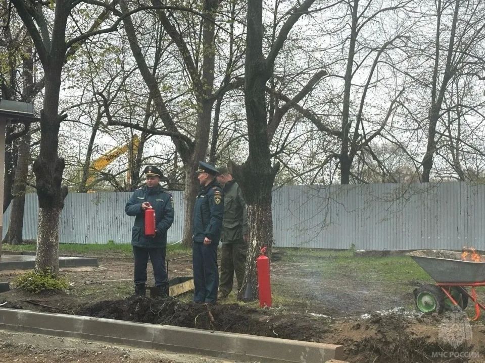 Каждый должен уметь пользоваться огнетушителем! Каждый должен уметь пользоваться огнетушителем!
