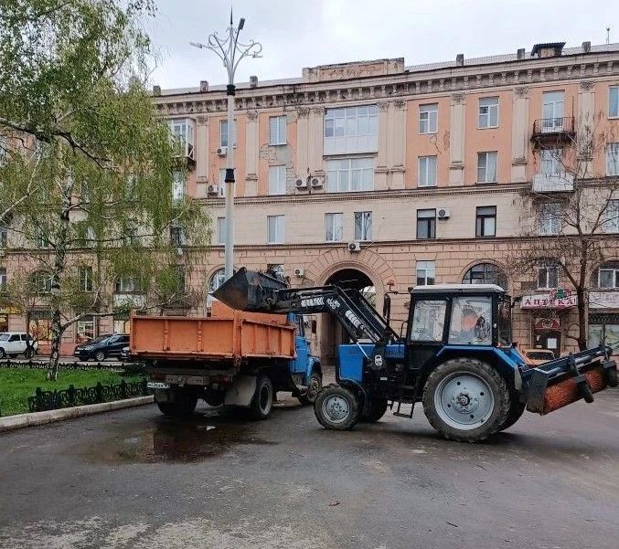 Коммунальными службами проведены работы на территории города Коммунальными службами проведены работы на территории города