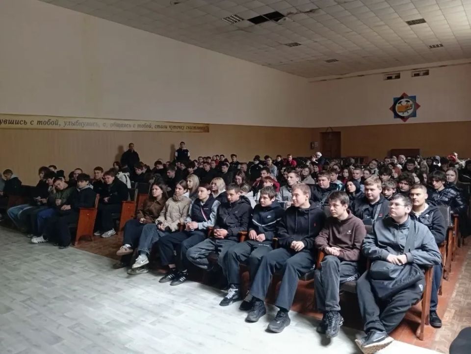 В Ровеньковском техникоэкономическом колледже состоялась важная профилактическая встреча с молодёжью В Ровеньковском техникоэкономическом колледже состоялась важная профилактическая встреча с молодёжью