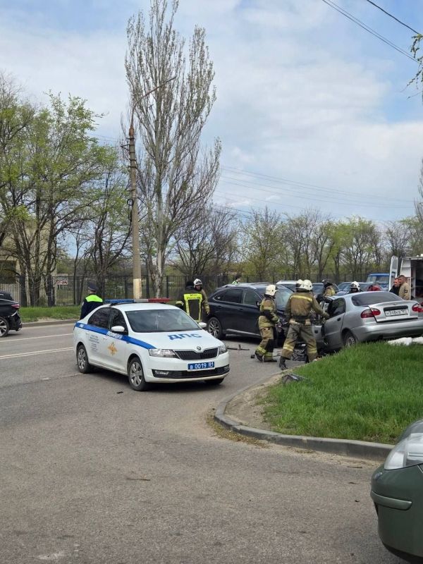 Серьёзное ДТП произошло на ул. Андрея Линева в Луганске Серьёзное ДТП произошло на ул. Андрея Линева в Луганске