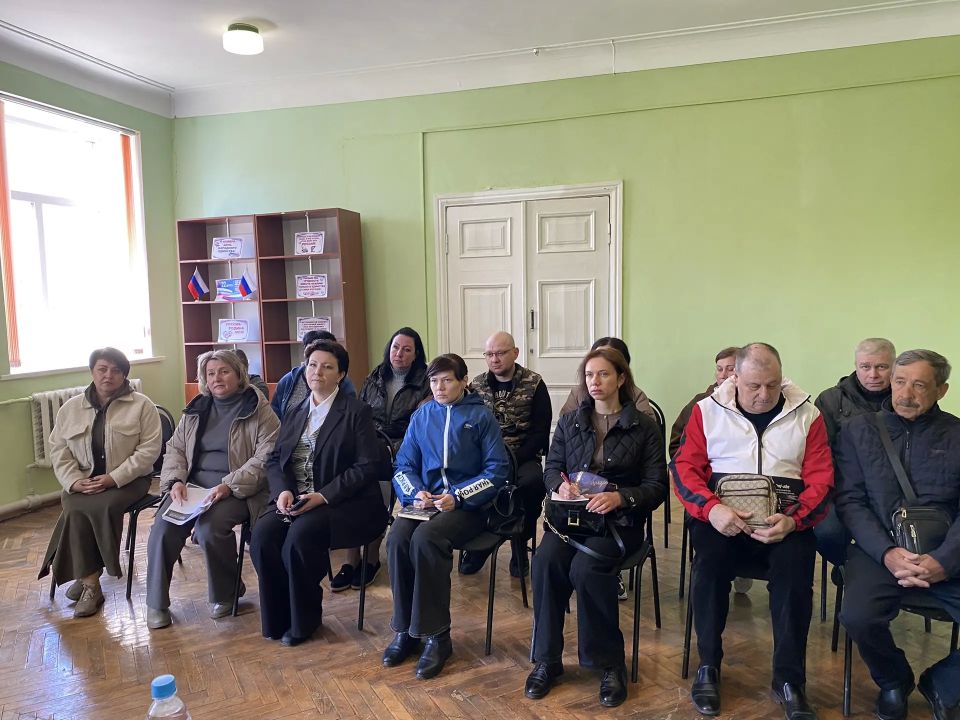 Жители поселка городского типа Крепенский внесли предложения в Народную программу «Единой России» Жители поселка городского типа Крепенский внесли предложения в Народную программу «Единой России»