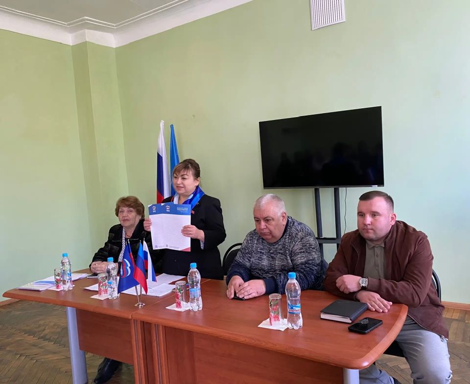 Жители поселка городского типа Крепенский внесли предложения в Народную программу «Единой России» Жители поселка городского типа Крепенский внесли предложения в Народную программу «Единой России»