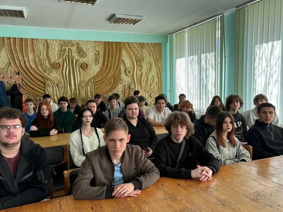 В учебных заведениях Луганска прошли лекции «Просто о выборах» ко Дню молодого избирателя В учебных заведениях Луганска прошли лекции «Просто о выборах» ко Дню молодого избирателя