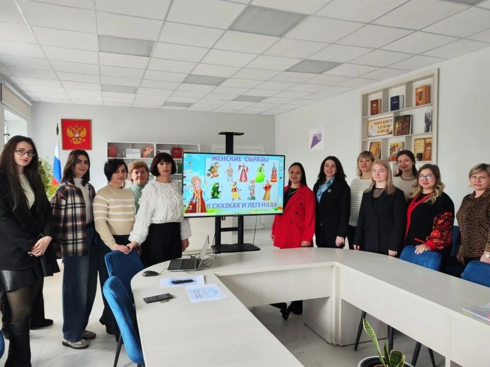 Сегодня по инициативе Совета женщин города Ровеньки «Союза женщин России» в Центральной библиотеке для взрослых им. Г. Сковороды г. Ровеньки состоялось мероприятие «Женские образы в сказках и легендах». Сегодня по инициативе Совета женщин города Ровеньки «Союза женщин России» в Центральной библиотеке для взрослых им. Г. Сковороды г. Ровеньки состоялось мероприятие «Женские образы в сказках и легендах».
