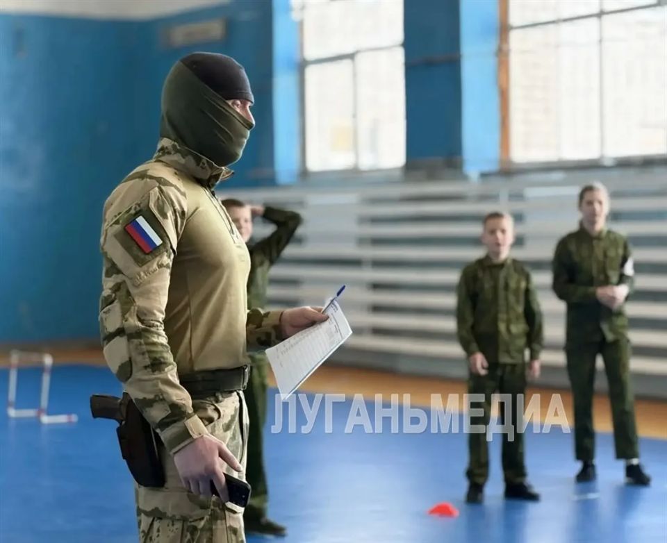 Школьники Краснолучского округа соревнуются в военно-патриотической игре «Зарница 2.0» Школьники Краснолучского округа соревнуются в военно-патриотической игре «Зарница 2.0»