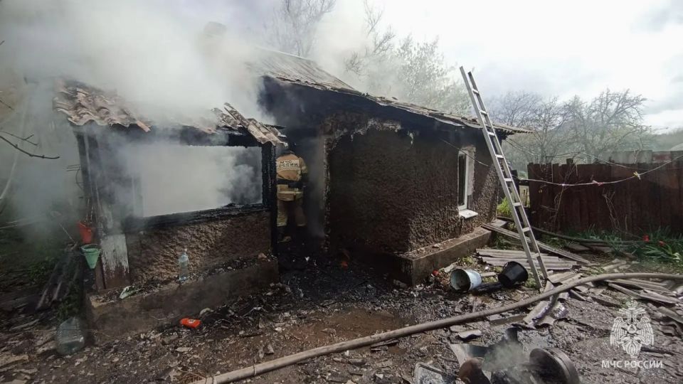 В Красном Луче из-за неисправного газового шланга взорвался баллон в частном доме В Красном Луче из-за неисправного газового шланга взорвался баллон в частном доме