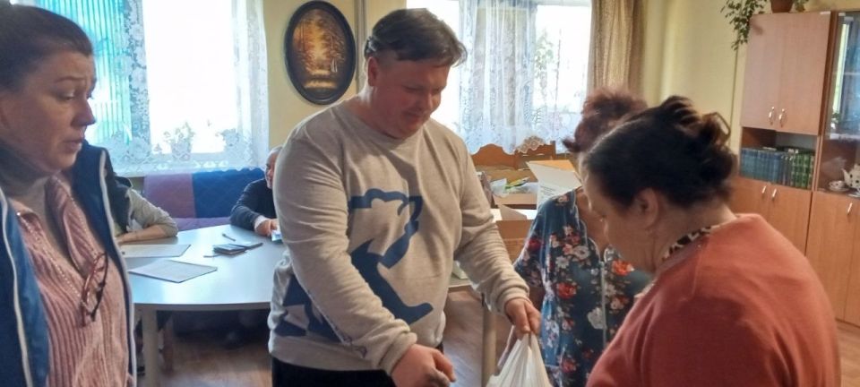 «Единая Россия» продолжает оказывать помощь жителям Рубежного, оказавшимся в сложной жизненной ситуации «Единая Россия» продолжает оказывать помощь жителям Рубежного, оказавшимся в сложной жизненной ситуации