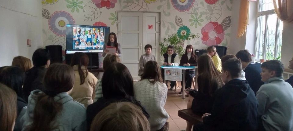 Выбор профессии — одно из важнейших решений, принимаемых нами в жизни, поскольку все мы хотим, чтобы работа соответствовала нашим интересам, возможностям и приносила радость Выбор профессии — одно из важнейших решений, принимаемых нами в жизни, поскольку все мы хотим, чтобы работа соответствовала нашим интересам, возможностям и приносила радость