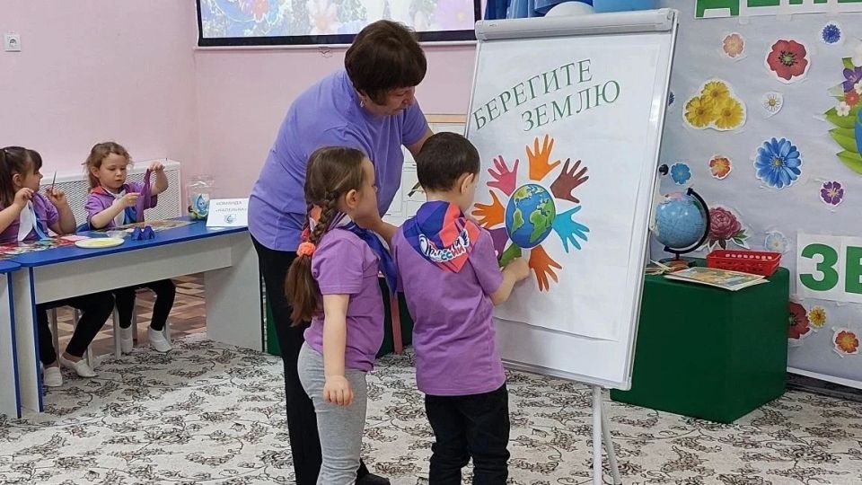 В Международный день матери – Земли, в рамках трека "Орлёнок - эколог", орлята-дошколята ГБДОУ ЛНР «Беловодского ясли-сада №3 «Родничок» участвовали в интеллектуальном развлечении «Международный день матери – Земли»... В Международный день матери – Земли, в рамках трека "Орлёнок - эколог", орлята-дошколята ГБДОУ ЛНР «Беловодского ясли-сада №3 «Родничок» участвовали в интеллектуальном развлечении «Международный день матери – Земли»...