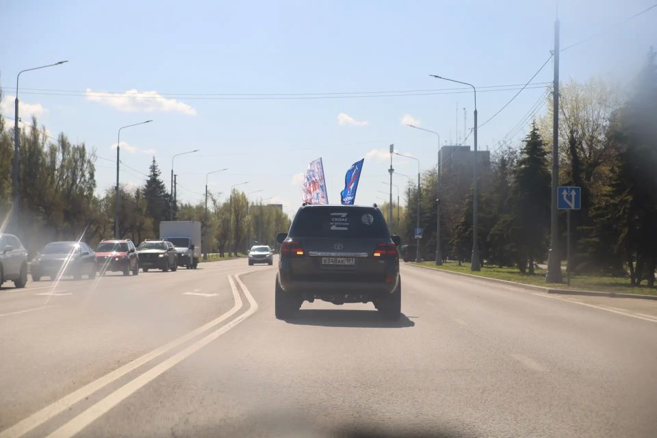 «Единая Россия» провела автопробег Победы в Луганске «Единая Россия» провела автопробег Победы в Луганске