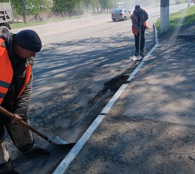 Коммунальными службами проведены работы на территории города Коммунальными службами проведены работы на территории города