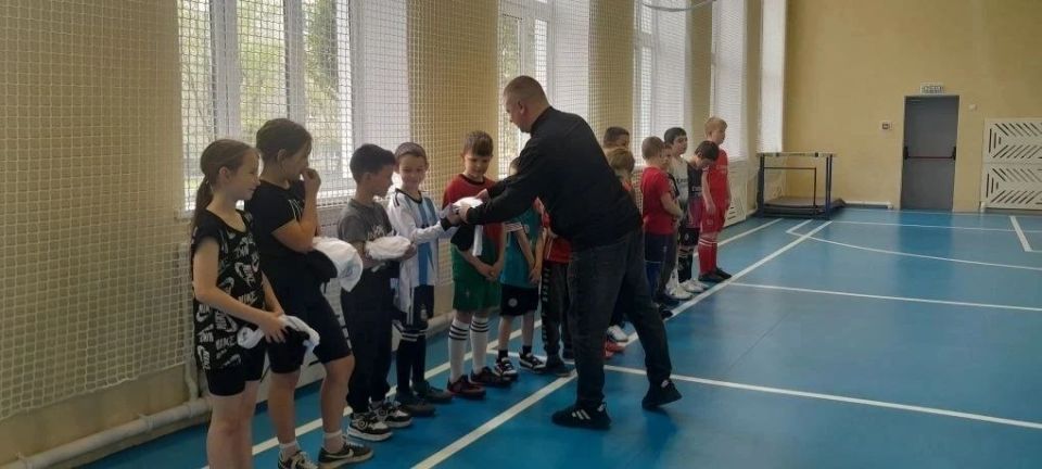 «Сила России» на футбольном поле: в Северодонецке прошла открытая тренировка для будущих чемпионов «Сила России» на футбольном поле: в Северодонецке прошла открытая тренировка для будущих чемпионов