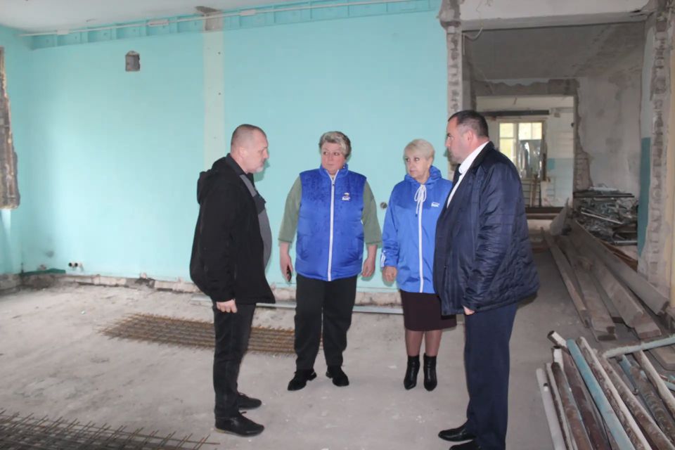 В Славяносербске по народной программе ведется ремонт поликлиники центральной районной больницы В Славяносербске по народной программе ведется ремонт поликлиники центральной районной больницы