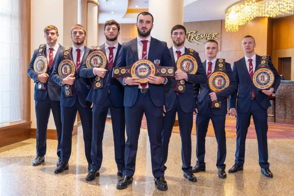 Награждение чемпионов мира государственными наградами в Кремле Награждение чемпионов мира государственными наградами в Кремле