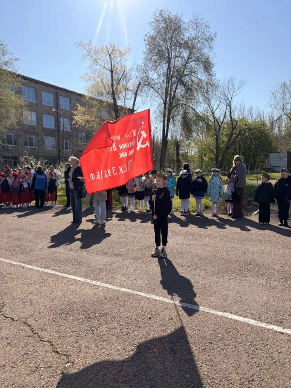 Руководители Администрации Луганска дали старт муниципальному этапу "Зарницы 2.0" в младшей группе Руководители Администрации Луганска дали старт муниципальному этапу "Зарницы 2.0" в младшей группе