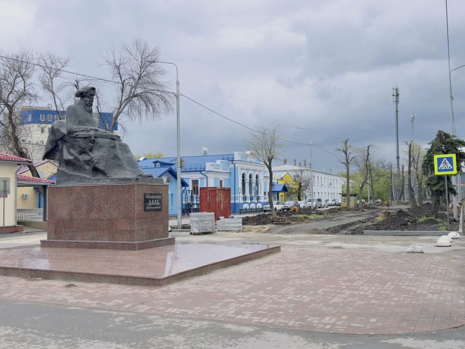 В Луганске по народной программе Единой России продолжается реконструкция аллеи на ул. В. Даля В Луганске по народной программе Единой России продолжается реконструкция аллеи на ул. В. Даля
