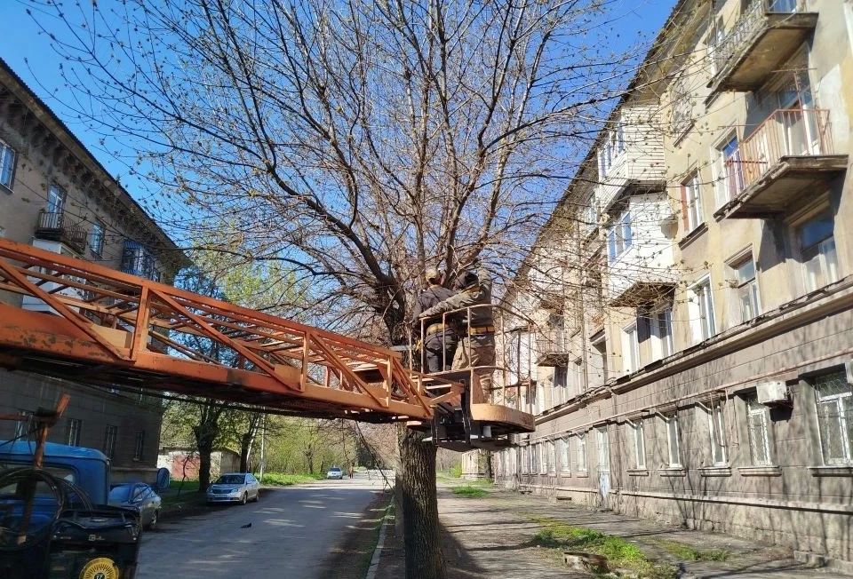 Коммунальными службами проведены работы на территории города Коммунальными службами проведены работы на территории города