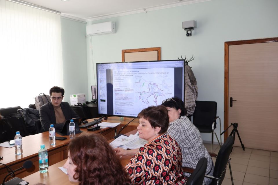 В Луганске проходит стратегическая сессия, посвященная перспективам развития опорных населенных пунктов нашего региона В Луганске проходит стратегическая сессия, посвященная перспективам развития опорных населенных пунктов нашего региона