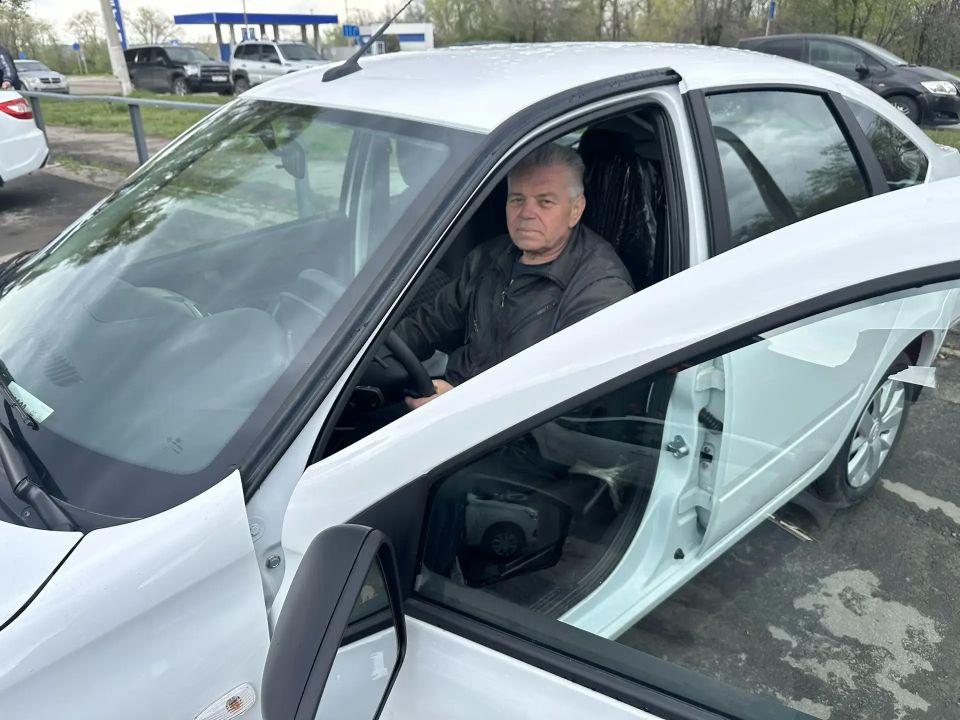 17 жителей республики получили автомобили от Отделения СФР по ЛНР 17 жителей республики получили автомобили от Отделения СФР по ЛНР