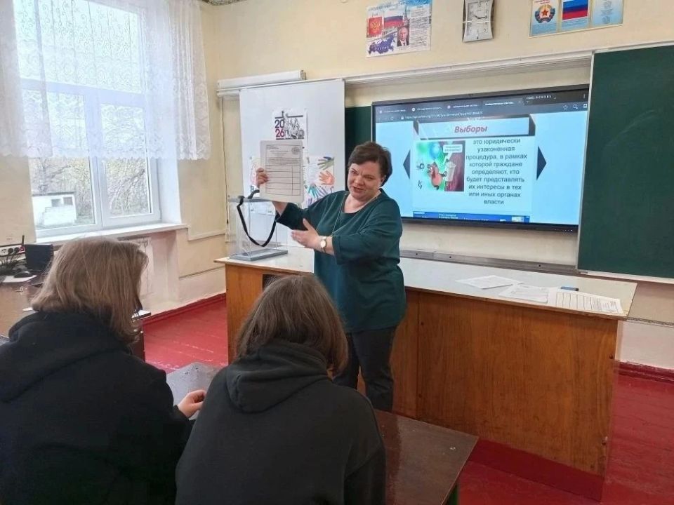 В Брянке прошёл «Избирательный диктант» для старшеклассников В Брянке прошёл «Избирательный диктант» для старшеклассников