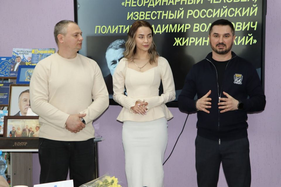 «Он был явлением эпохи»: в Стаханове почтили память Владимира Жириновского «Он был явлением эпохи»: в Стаханове почтили память Владимира Жириновского