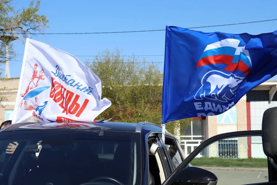 «Единая Россия» провела автопробег Победы в Луганске «Единая Россия» провела автопробег Победы в Луганске