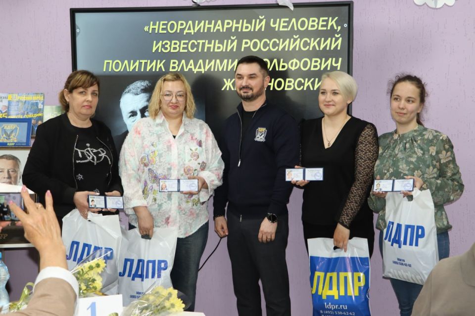 «Он был явлением эпохи»: в Стаханове почтили память Владимира Жириновского «Он был явлением эпохи»: в Стаханове почтили память Владимира Жириновского