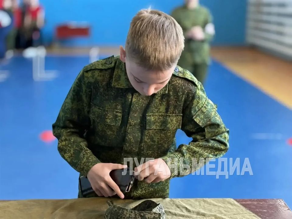 Школьники Краснолучского округа соревнуются в военно-патриотической игре «Зарница 2.0» Школьники Краснолучского округа соревнуются в военно-патриотической игре «Зарница 2.0»