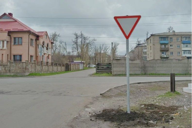 Дороги, знаки и безопасность: коммунальные службы Свердловского округа продолжают работы по обращениям жителей Дороги, знаки и безопасность: коммунальные службы Свердловского округа продолжают работы по обращениям жителей