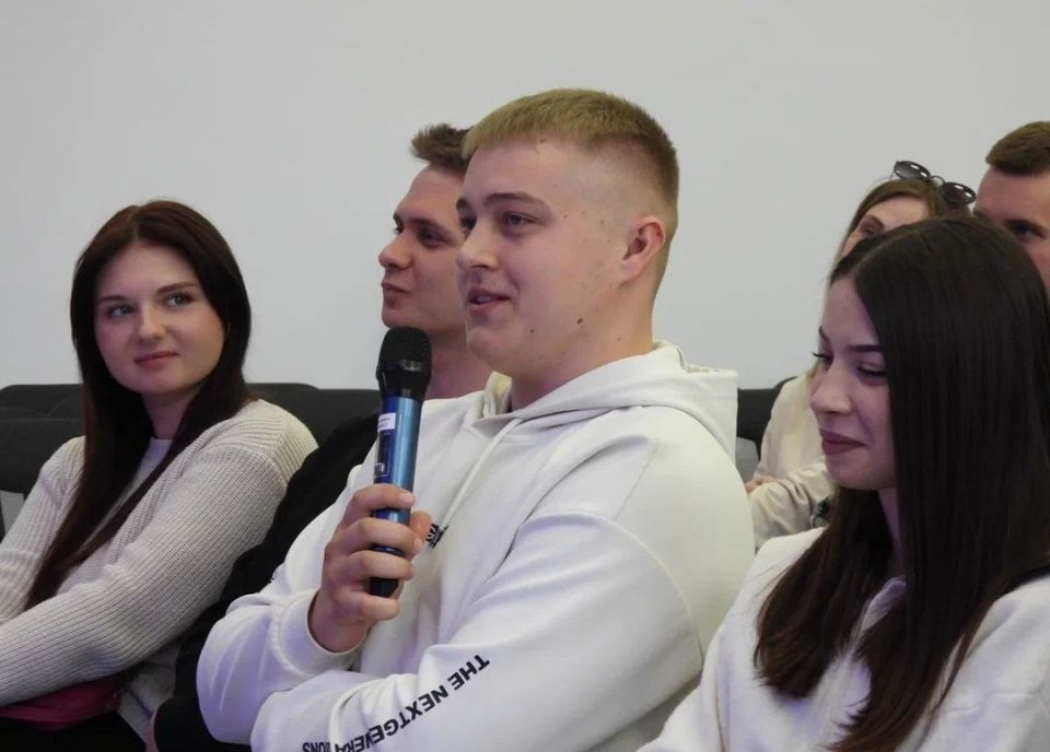 ГосСтартДиалоги: разговор о добровольчестве и командной работе с депутатом совета городского округа муниципальное образование городской округ город Алчевск Луганской Народной Республики- Александром Ярским ГосСтартДиалоги: разговор о добровольчестве и командной работе с депутатом совета городского округа муниципальное образование городской округ город Алчевск Луганской Народной Республики- Александром Ярским