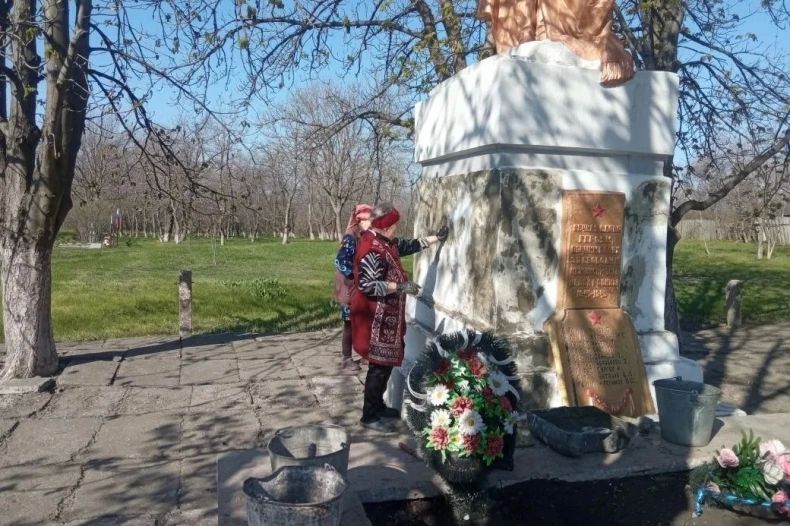 Субботник провели в селе Александровка Субботник провели в селе Александровка