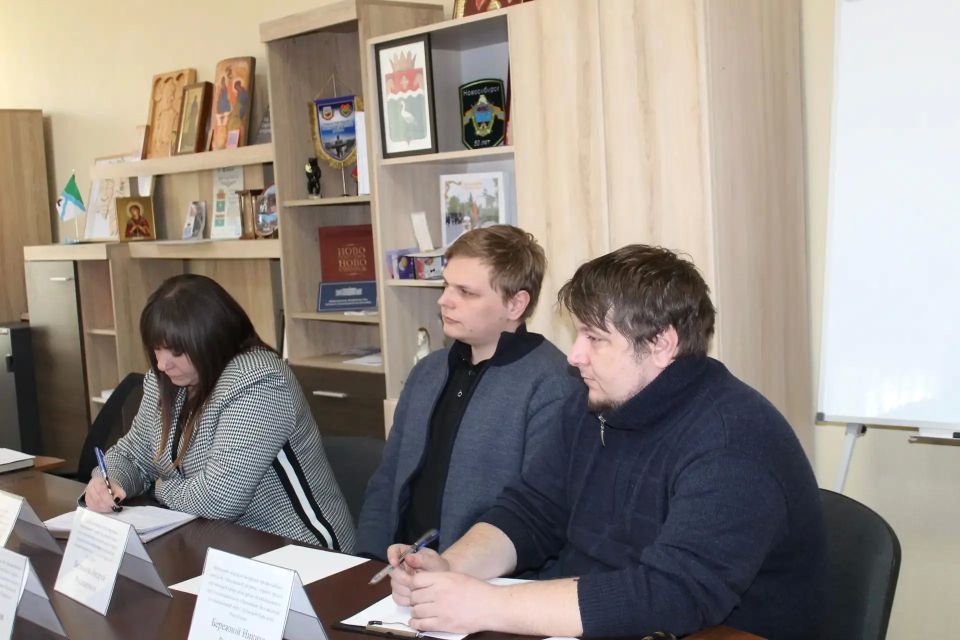 Экология на повестке дня: в Беловодске состоялось выездное совещание Евгения Крехтунова с представителями Администраций Беловодского и Меловского муниципальных округов Экология на повестке дня: в Беловодске состоялось выездное совещание Евгения Крехтунова с представителями Администраций Беловодского и Меловского муниципальных округов
