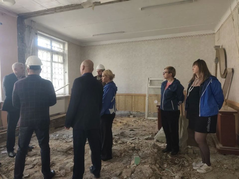 В Краснодоне по народной программе «Единой России» идет капремонт детской школы искусств им. А.Л. Карягина В Краснодоне по народной программе «Единой России» идет капремонт детской школы искусств им. А.Л. Карягина