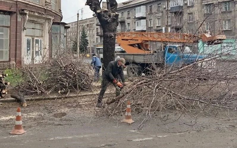 Коммунальными службами проведены работы на территории города Коммунальными службами проведены работы на территории города