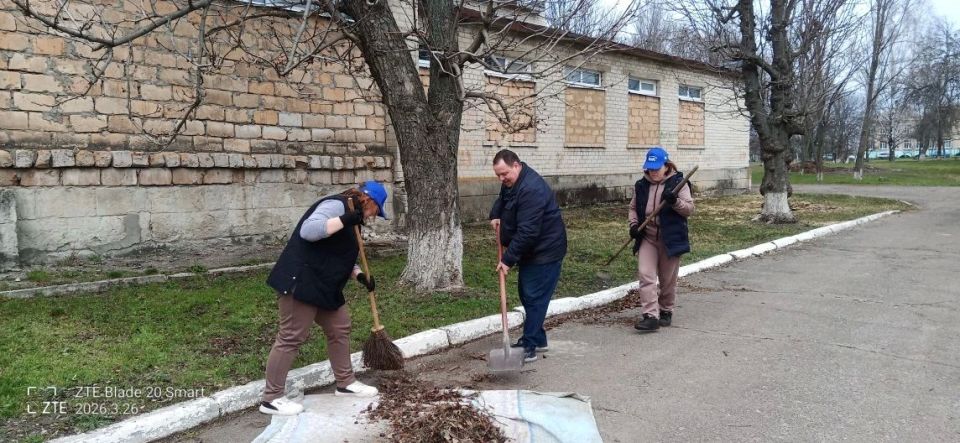 Коллектив Новоастраханского сельского дома культуры Кременского МО и местной библиотеки присоединился к Всероссийской неделе субботников под символичным названием "Мы за чистоту" Коллектив Новоастраханского сельского дома культуры Кременского МО и местной библиотеки присоединился к Всероссийской неделе субботников под символичным названием "Мы за чистоту"