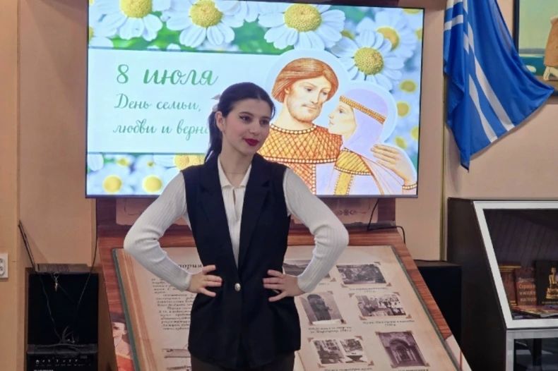 На базе Свердловского краеведческого музея для жителей города прошел видеолекторий «Календарь России: государственные праздники и традиции» На базе Свердловского краеведческого музея для жителей города прошел видеолекторий «Календарь России: государственные праздники и традиции»