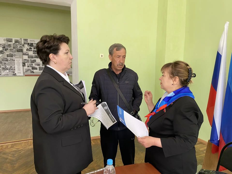 Жители поселка городского типа Крепенский внесли предложения в Народную программу «Единой России» Жители поселка городского типа Крепенский внесли предложения в Народную программу «Единой России»