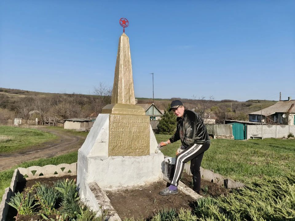 В рамках подготовки и проведения ежегодных мероприятий, приуроченных к празднованию Победы в Великой Отечественной войне 1941-1945 годов отделом по ОЖД пгт Городище, с. Малоивановка были организованы работы по текущему... В рамках подготовки и проведения ежегодных мероприятий, приуроченных к празднованию Победы в Великой Отечественной войне 1941-1945 годов отделом по ОЖД пгт Городище, с. Малоивановка были организованы работы по текущему...