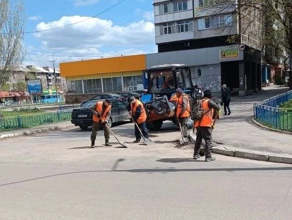 Коммунальными службами проведены работы на территории города Коммунальными службами проведены работы на территории города