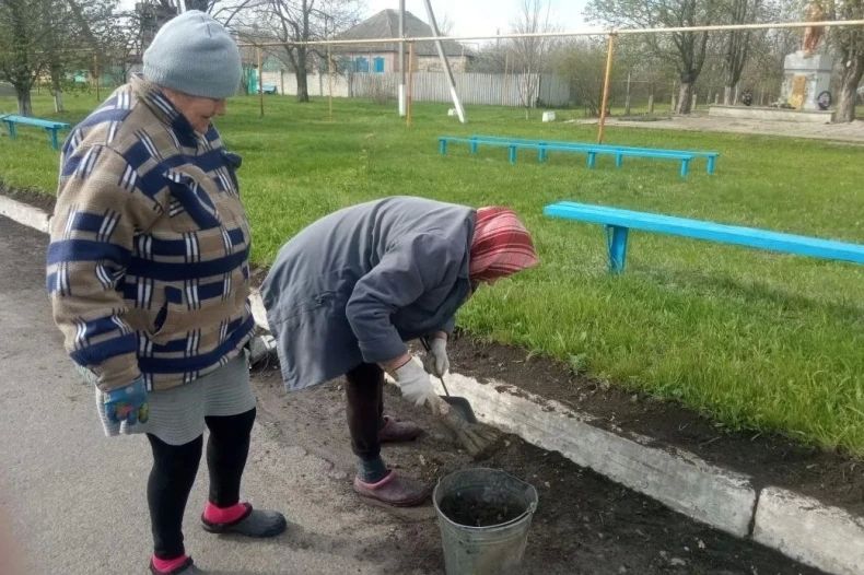 Субботник провели в селе Александровка Субботник провели в селе Александровка