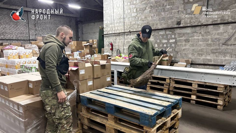 Молодёжка НФ на гуманитарном складе РИК НФ ЛНР Молодёжка НФ на гуманитарном складе РИК НФ ЛНР