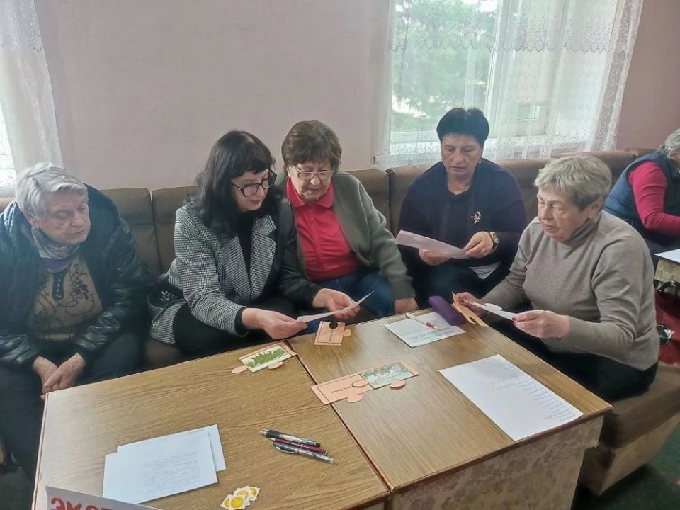 В Лутугинской центральной районной библиотеке прошла увлекательная интеллектуальная игра «Что? Где? Когда?» В Лутугинской центральной районной библиотеке прошла увлекательная интеллектуальная игра «Что? Где? Когда?»