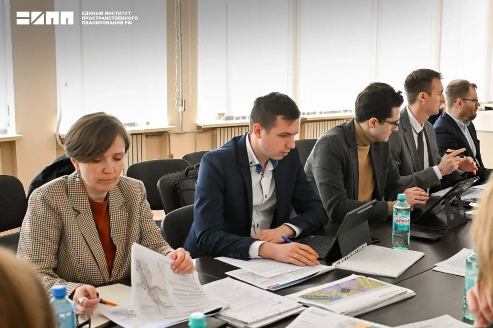 В Белокуракино обсудили развитие аграрного сектора и инфраструктуры В Белокуракино обсудили развитие аграрного сектора и инфраструктуры