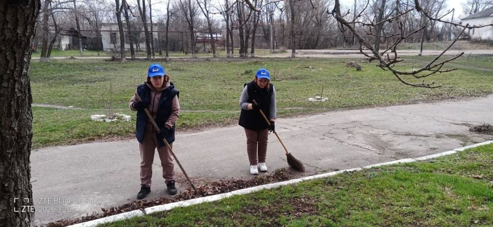 Коллектив Новоастраханского сельского дома культуры Кременского МО и местной библиотеки присоединился к Всероссийской неделе субботников под символичным названием "Мы за чистоту" Коллектив Новоастраханского сельского дома культуры Кременского МО и местной библиотеки присоединился к Всероссийской неделе субботников под символичным названием "Мы за чистоту"
